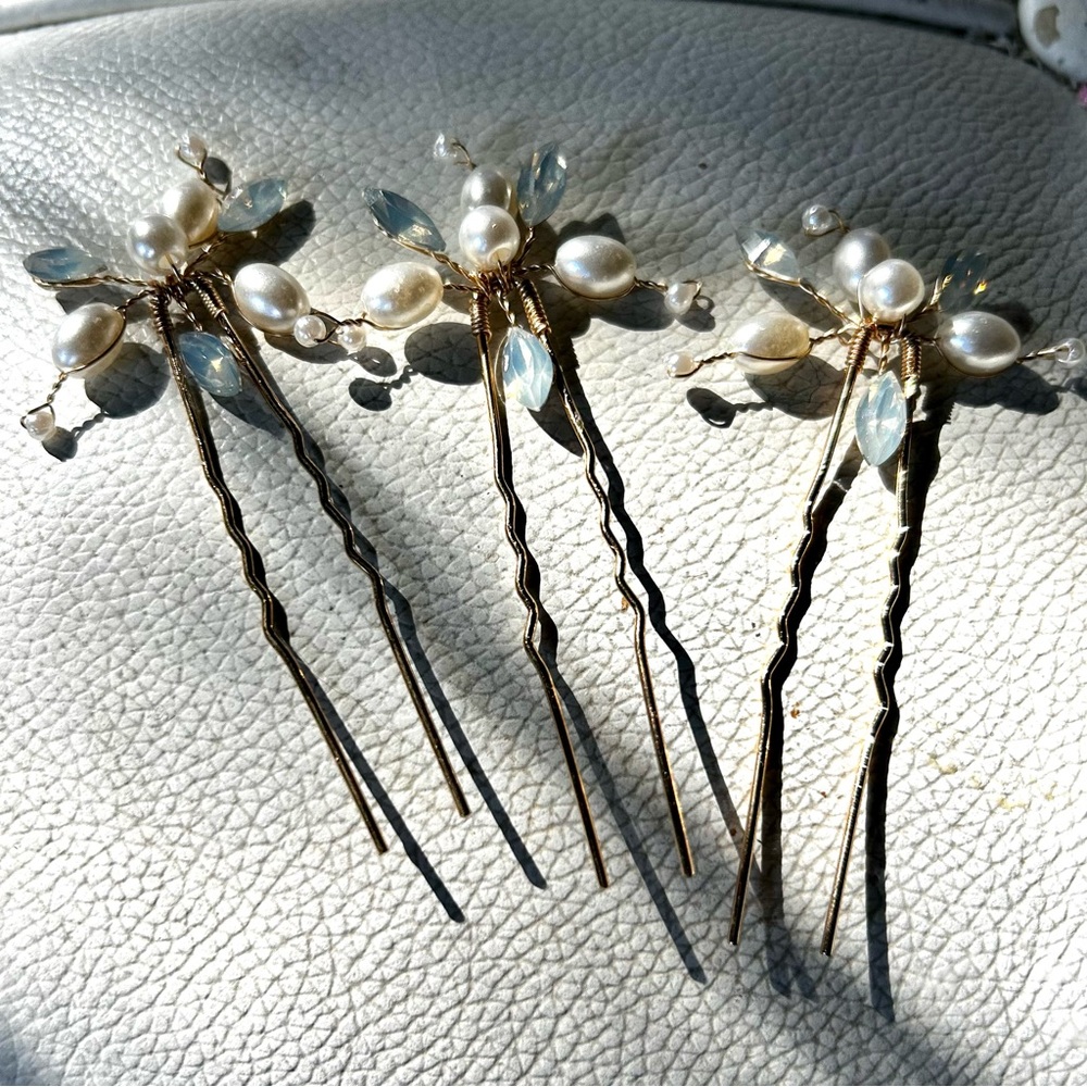Elegant Pearl and Crystal Hair Pins set of 3 new. Never worn